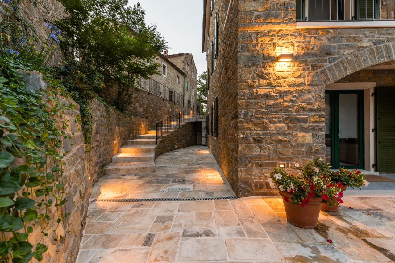 L'Abbraccio Della Quercia Apartamento Momjan Exterior foto