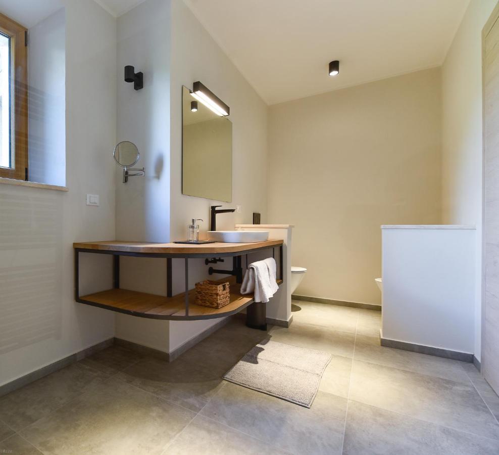 L'Abbraccio Della Quercia Apartamento Momjan Exterior foto